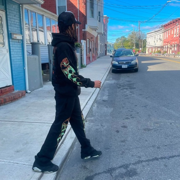 PooRichSoul Smoking Skull Stacked SweatSuit - Picture 4 of 4